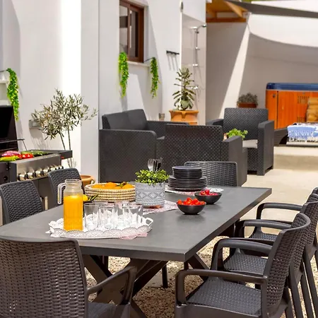 Sevis Apartment *