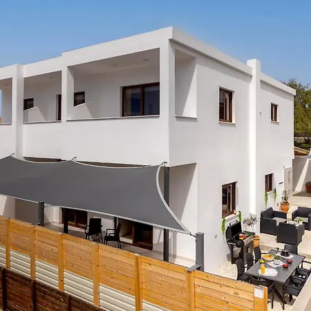 Sevis Apartment *