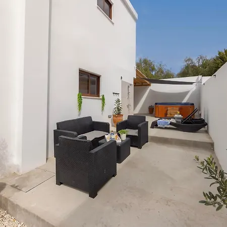 Sevis Apartment